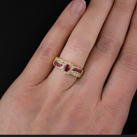 Ruby Red Ring - Picture 1 of 6